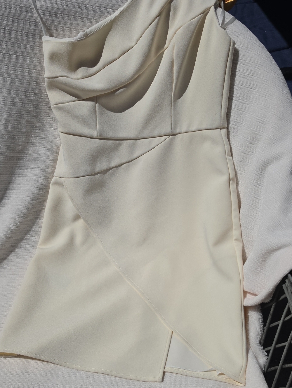 BCBGMaxAzria Aryanna One-Shoulder Dress - Picture 5 of 9